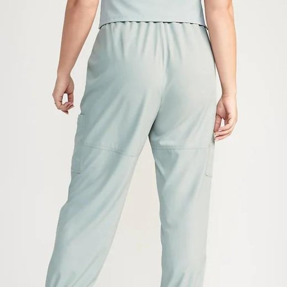 Old Navy Extra High-Waisted StretchTech Performance Cargo Jogger Pants for Women - Picture 2 of 9